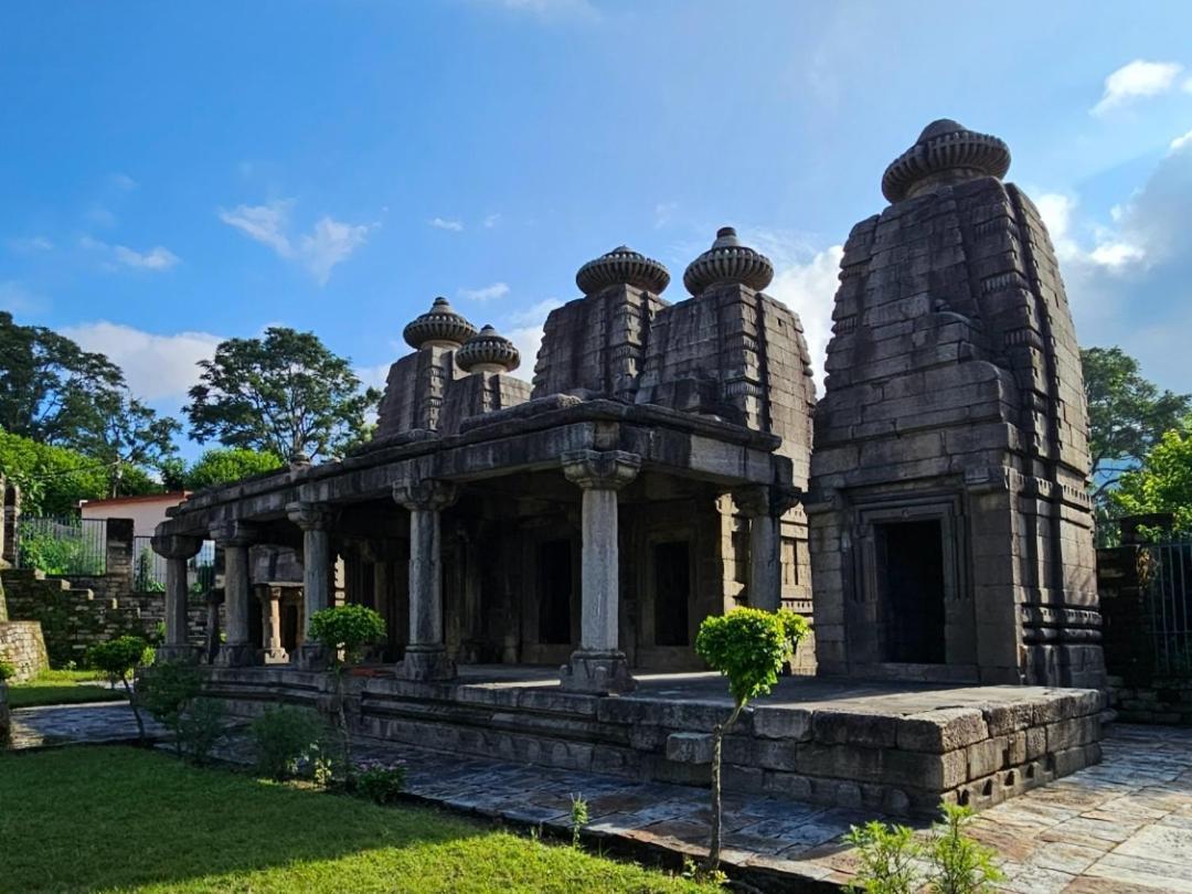 Katyuri Kings Divine Stay- Babaji'S Cave Dwarahat Exterior foto